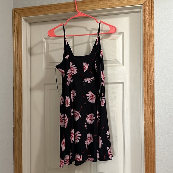Express black and floral dress - Picture 3 of 3